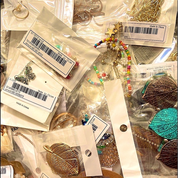 🌾MYSTERY SURPRISE 18 FOR $68 JEWELRY BUNDLE - Picture 4 of 16